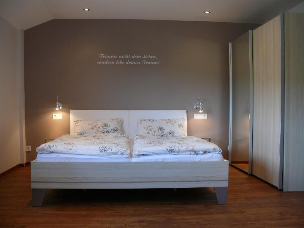 Ferienweingut Wolfgang Adamy Hotel Kinheim Room photo